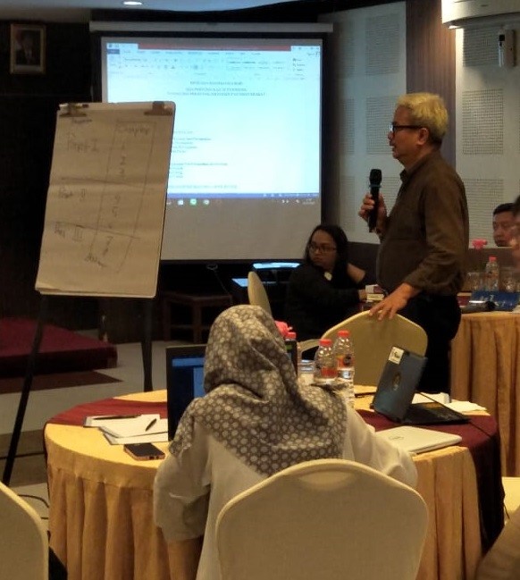 Prof. Laksono memberikan sambutan