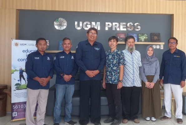 UNPAD Press Tingkatkan Pengelolaan Pelayanan Penerbitan Melalui Kunjungan ke UGM Press