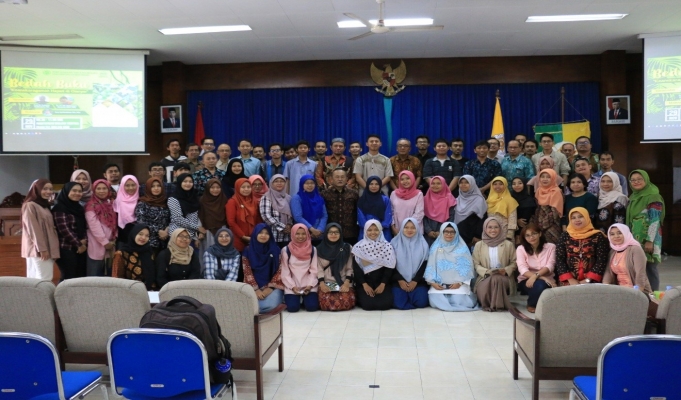 FACULTY OF BIOLOGY UGM AND UGM PRESS COLLABORATE HOLDING A BOOK REVIEW DISCUSSION : 