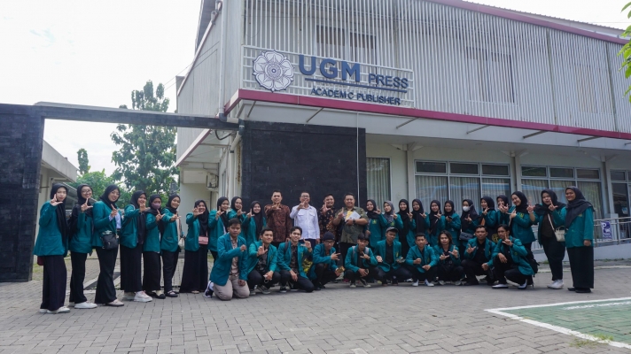 Menyusuri Jejak Buku: Mahasiswa PBI UNU Blitar Gali Ilmu Penerbitan di UGM Press